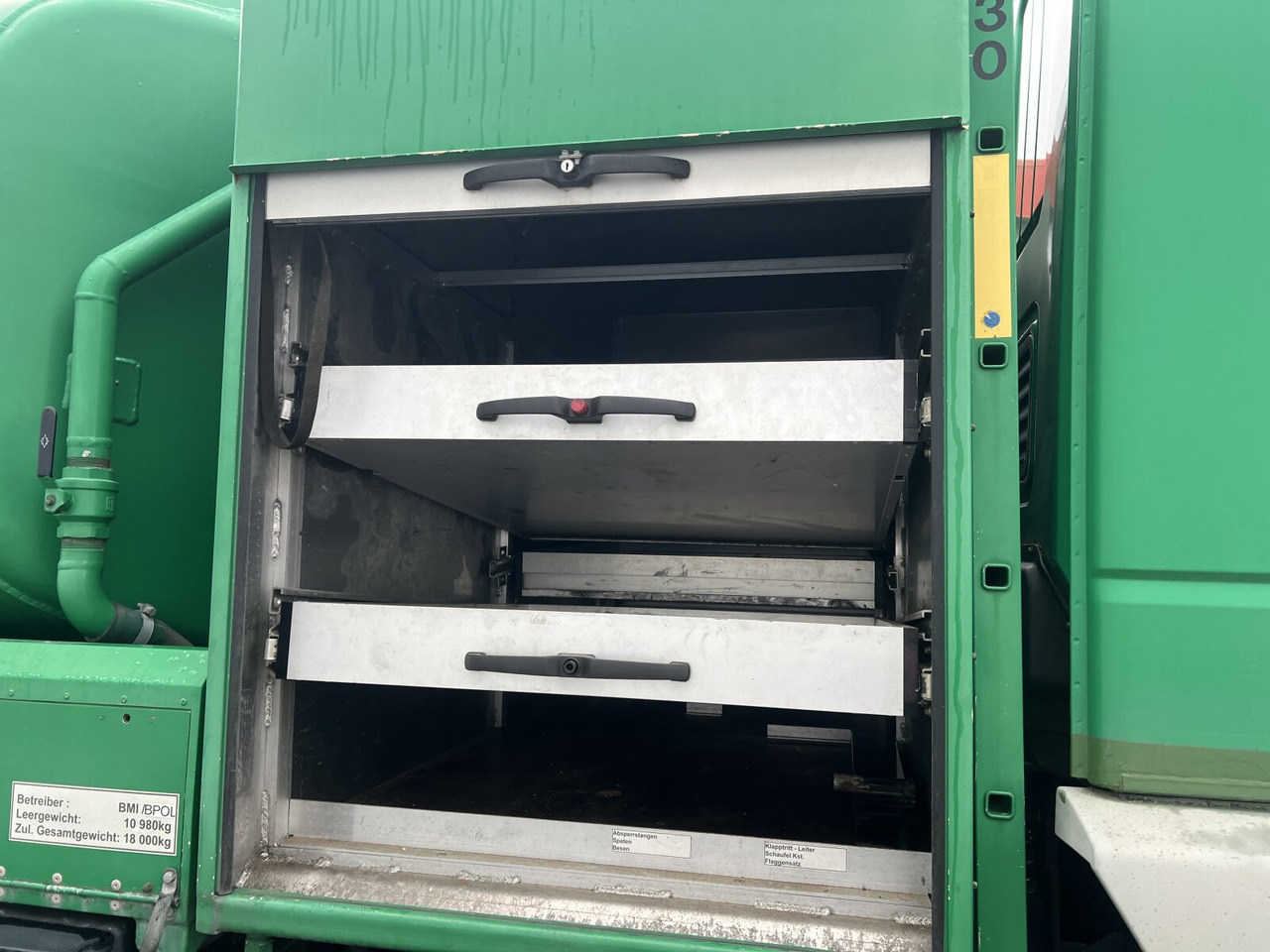 190EH30 4x4 190EH30 4x4 - Camion citerne: photos 4 190EH30 4x4 190EH30 4x4 - Camion citerne: photos 4