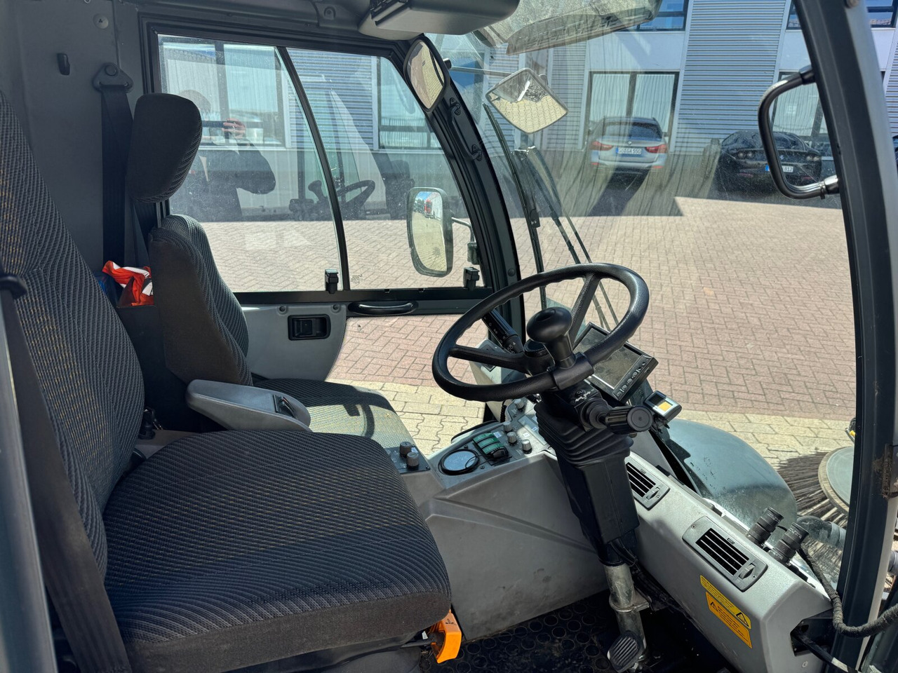 Hako Multicar Citymaster 2000 3B Kehrmaschine 4x2 Multicar Citymaster 2000 3B Kehrmaschine 4x2 - Camion: photos 3 Hako Multicar Citymaster 2000 3B Kehrmaschine 4x2 Multicar Citymaster 2000 3B Kehrmaschine 4x2 - Camion: photos 3