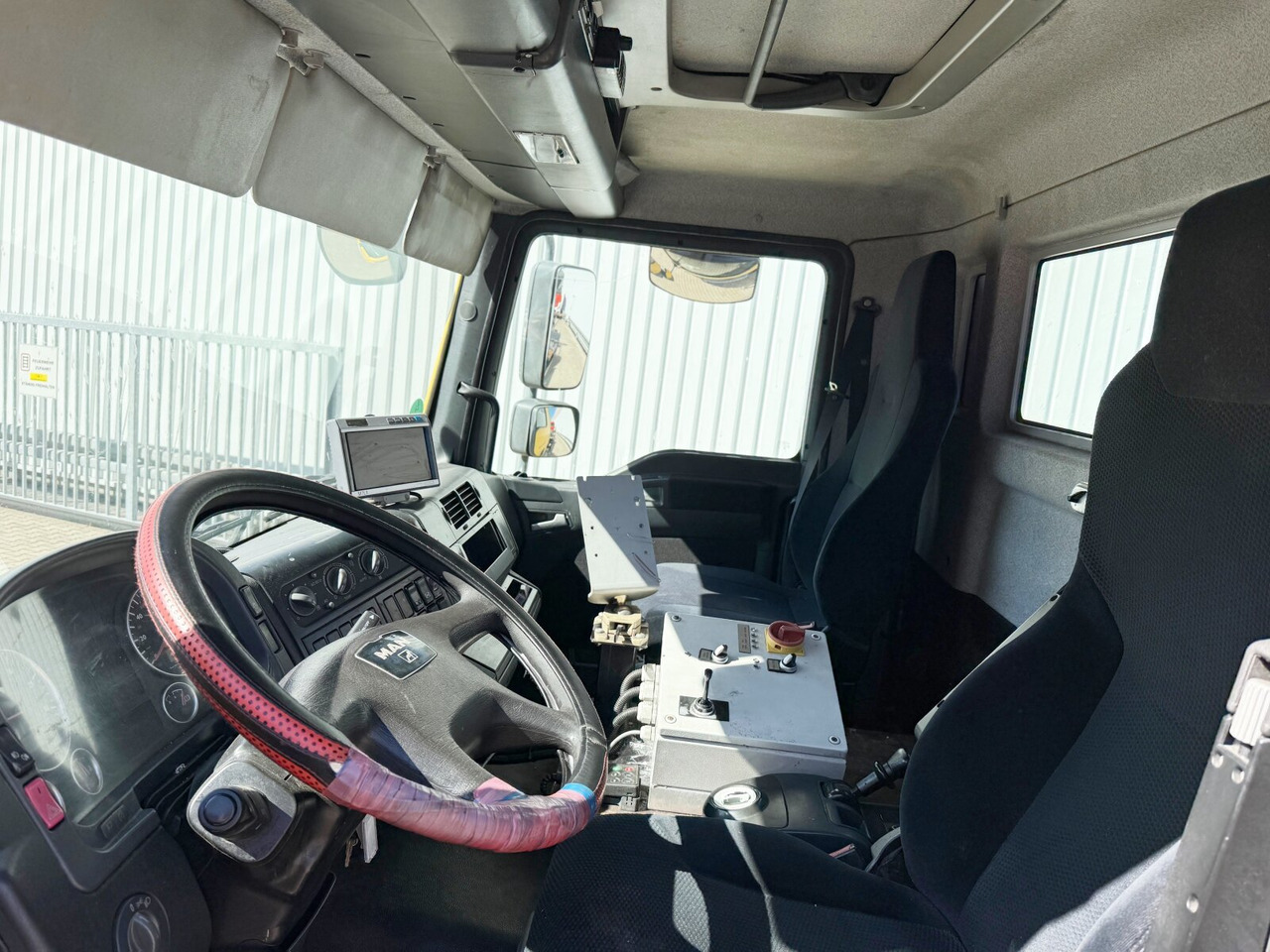 MAN TGM 18.290 4x2 LL TGM 18.290 4x2 LL, Hydr. Hubrahmen - Camion: photos 2 MAN TGM 18.290 4x2 LL TGM 18.290 4x2 LL, Hydr. Hubrahmen - Camion: photos 2