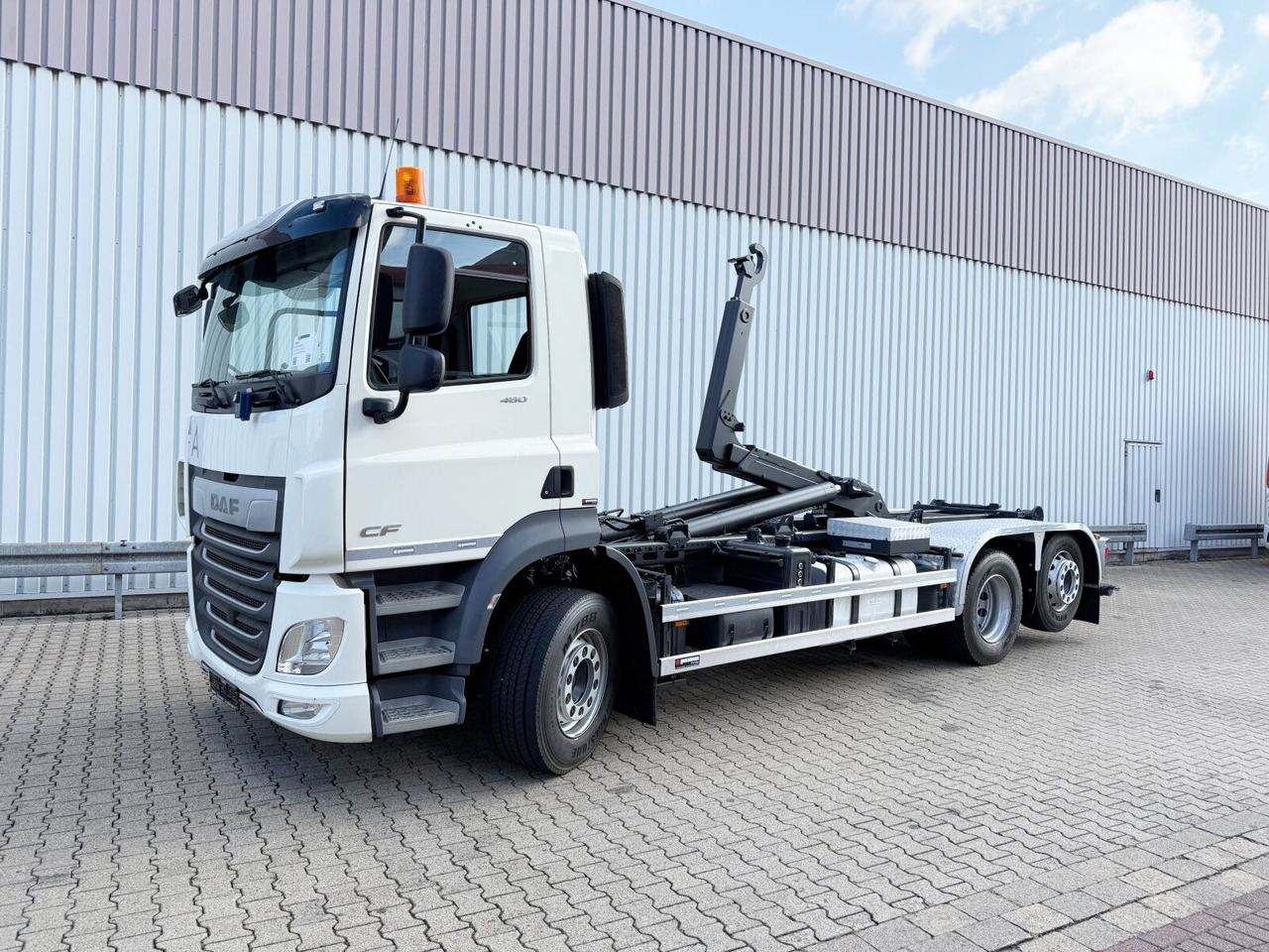 DAF CF 480 6x2 CF 480 6x2, Lenk-/Liftachse - Camion ampliroll: photos 1 DAF CF 480 6x2 CF 480 6x2, Lenk-/Liftachse - Camion ampliroll: photos 1
