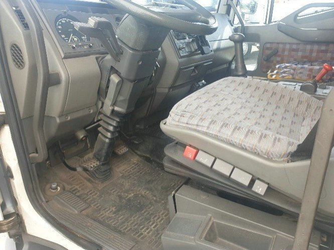 Euro Cargo ML 75E14 4x2 Euro Cargo ML 75E14 4x2 Getränkekoffer, 6-Zylinder-Motor - Camion fourgon: photos 2 Euro Cargo ML 75E14 4x2 Euro Cargo ML 75E14 4x2 Getränkekoffer, 6-Zylinder-Motor - Camion fourgon: photos 2