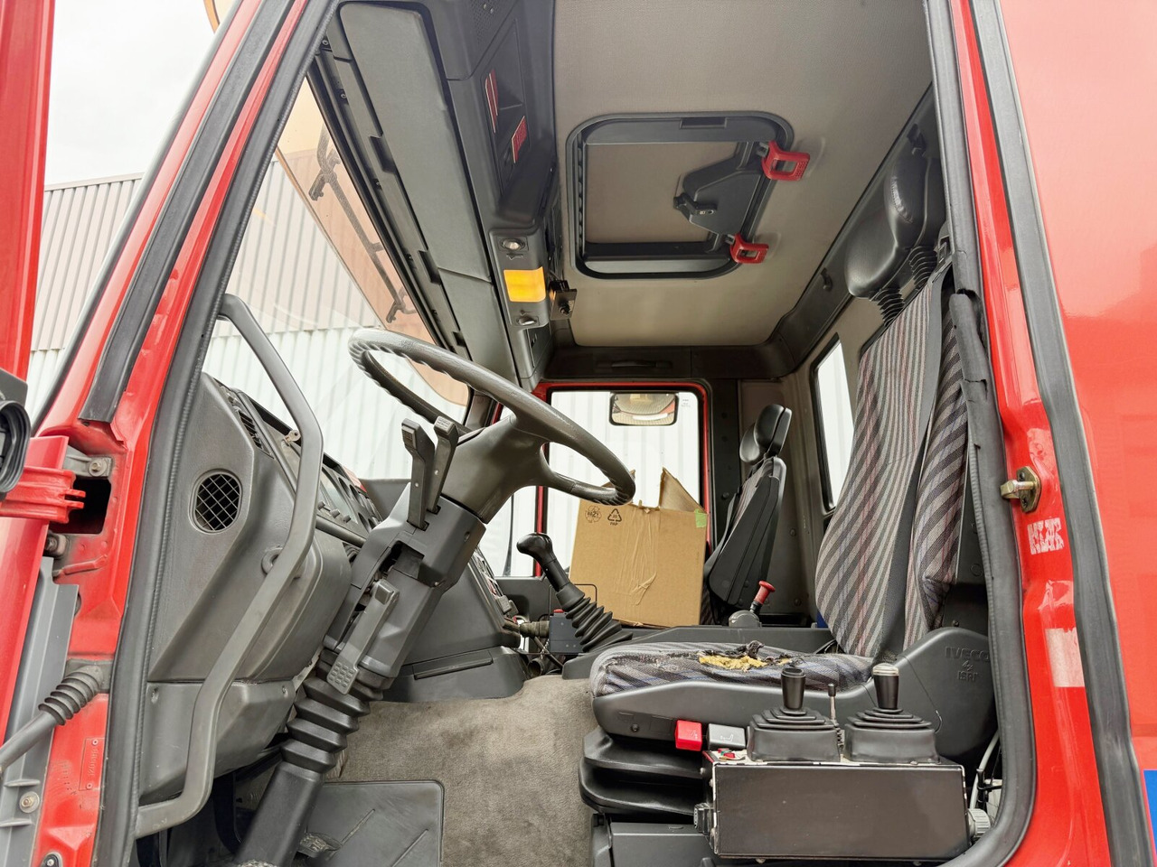 EuroTech 240E38 6x2-4 EuroTech 240E38 6x2-4, Lift-/Lenkachse, Seilwinde, Kran Hiab 100 - Camion ampliroll, Camion grue: photos 3 EuroTech 240E38 6x2-4 EuroTech 240E38 6x2-4, Lift-/Lenkachse, Seilwinde, Kran Hiab 100 - Camion ampliroll, Camion grue: photos 3