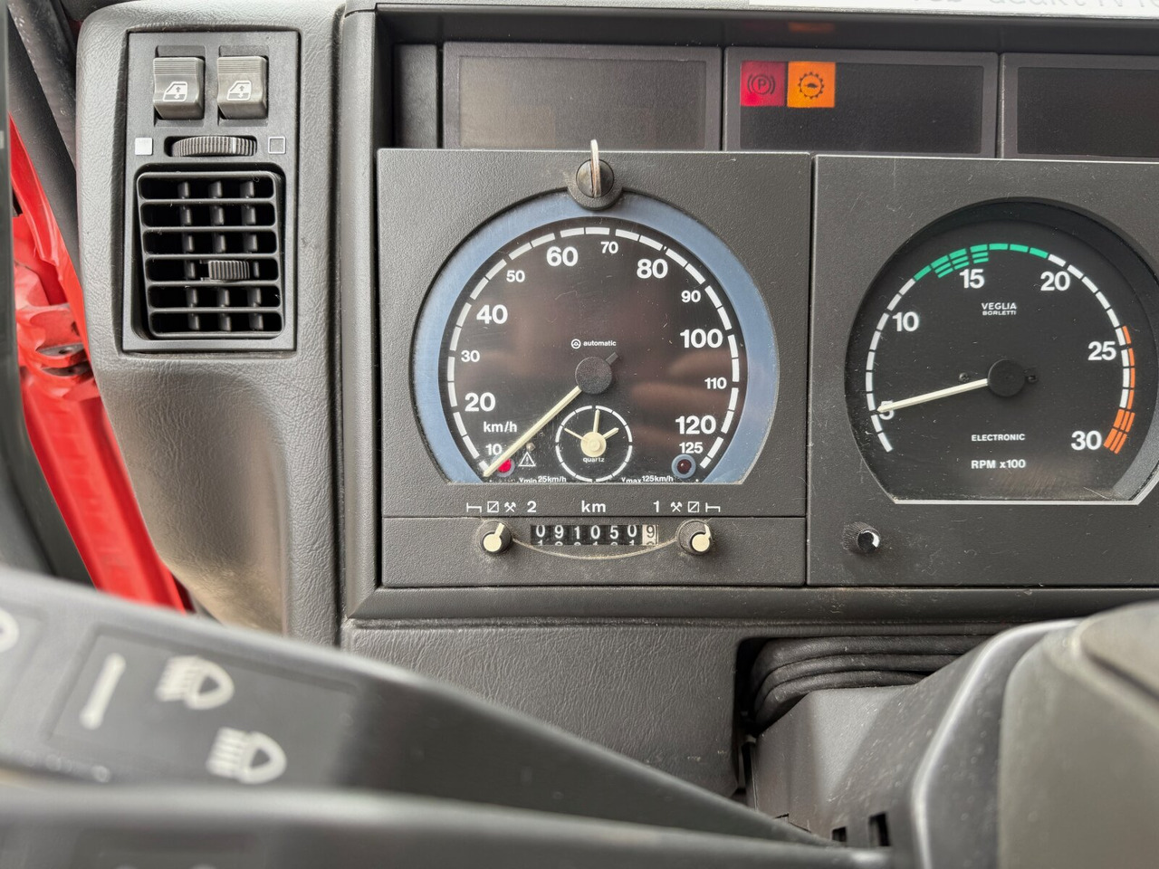 EuroTech 240E38 6x2-4 EuroTech 240E38 6x2-4, Lift-/Lenkachse, Seilwinde, Kran Hiab 100 - Camion ampliroll, Camion grue: photos 4 EuroTech 240E38 6x2-4 EuroTech 240E38 6x2-4, Lift-/Lenkachse, Seilwinde, Kran Hiab 100 - Camion ampliroll, Camion grue: photos 4