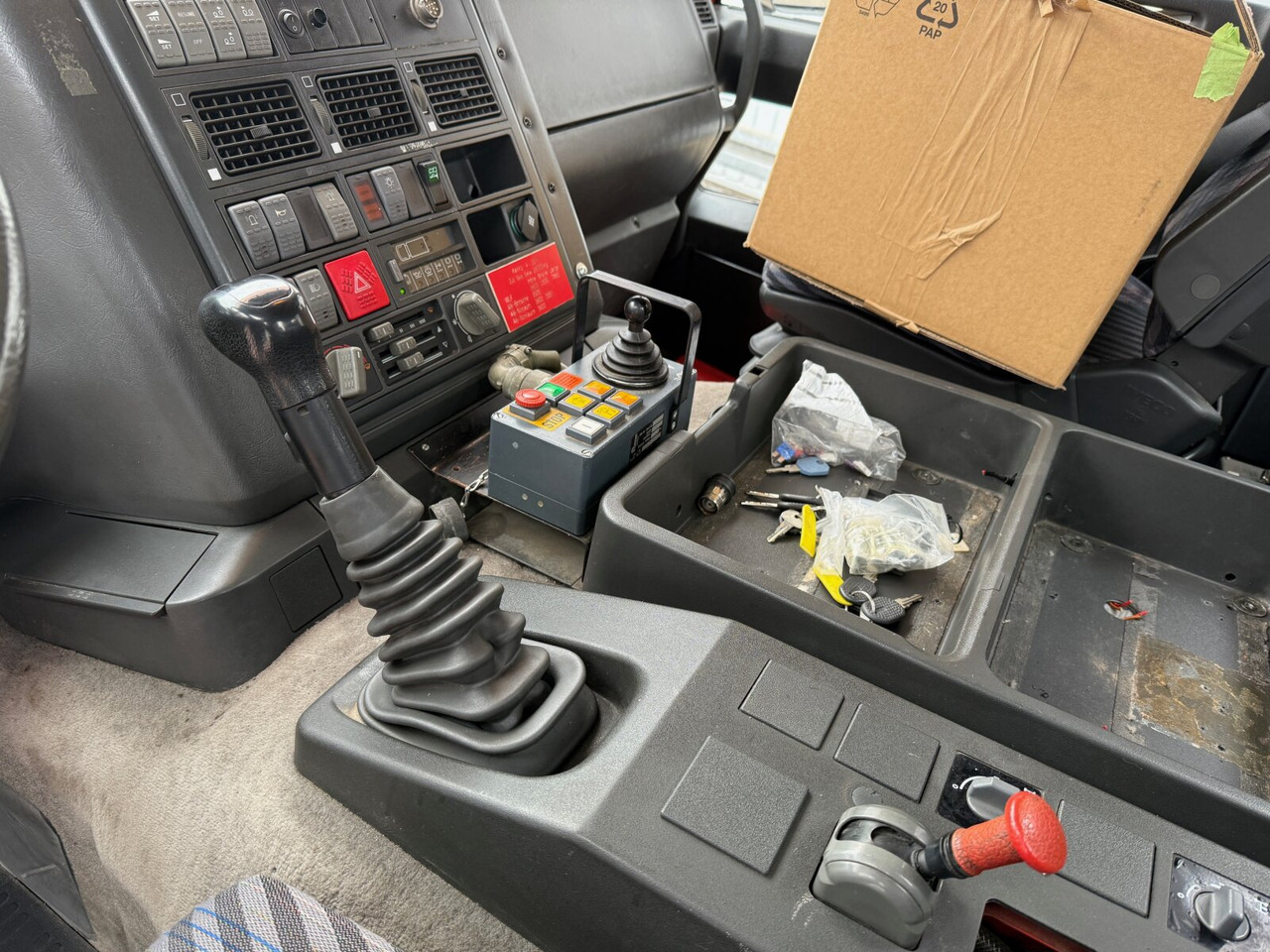 EuroTech 240E38 6x2-4 EuroTech 240E38 6x2-4, Lift-/Lenkachse, Seilwinde, Kran Hiab 100 - Camion ampliroll, Camion grue: photos 5 EuroTech 240E38 6x2-4 EuroTech 240E38 6x2-4, Lift-/Lenkachse, Seilwinde, Kran Hiab 100 - Camion ampliroll, Camion grue: photos 5