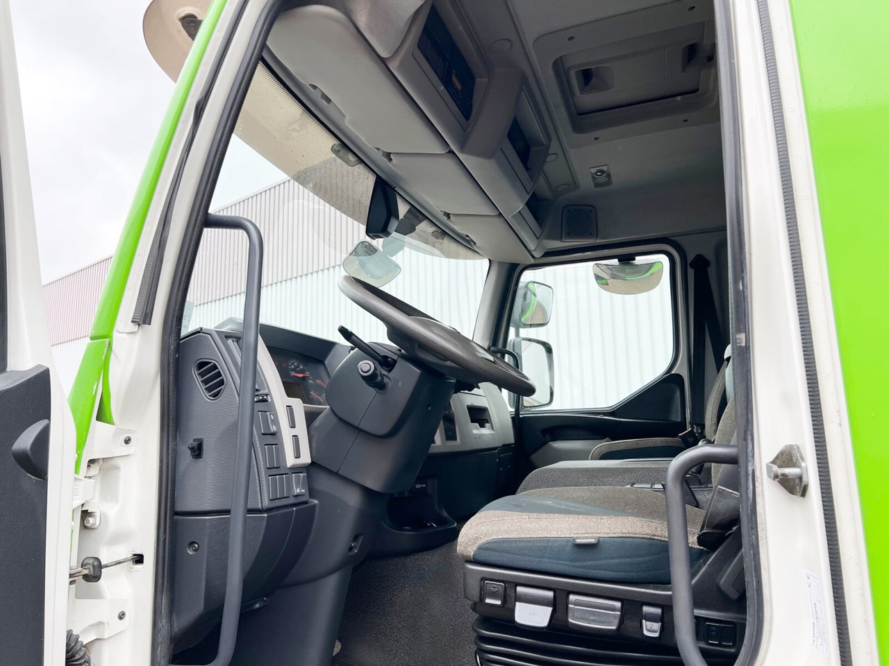 FE 320 4x2 FE 320 4x2 mit Zepro LBW - Camion fourgon: photos 2 FE 320 4x2 FE 320 4x2 mit Zepro LBW - Camion fourgon: photos 2