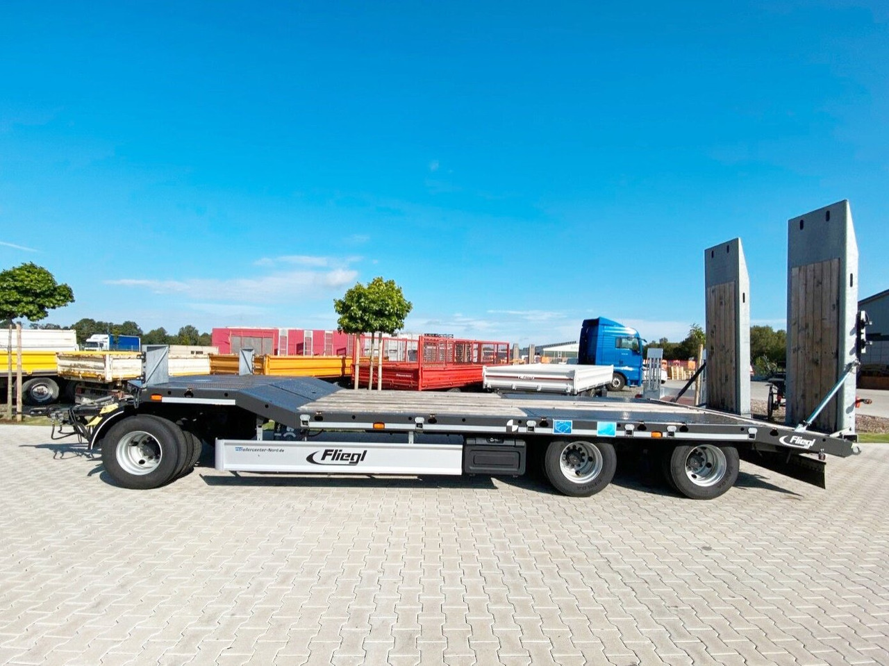 Fliegl DTS-S 300 DTS-S 300, verbreiterbar auf 3,05m - Remorque porte-engin surbaissée: photos 1 Fliegl DTS-S 300 DTS-S 300, verbreiterbar auf 3,05m - Remorque porte-engin surbaissée: photos 1