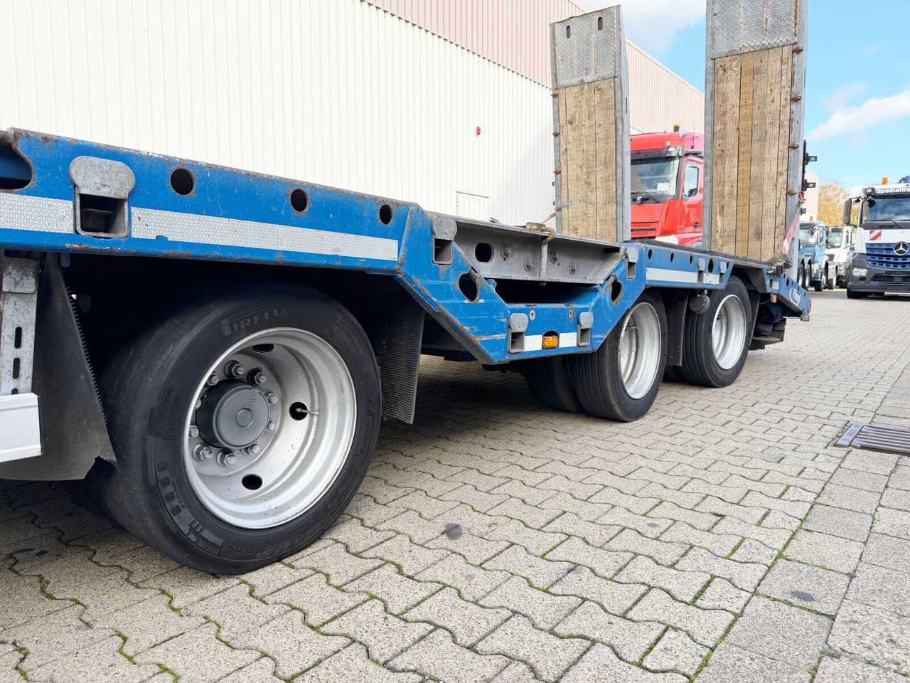 Fliegl SDS 420 T SDS 420 T, Nachlauflenkachse, Verbr. auf 3m, hydr. Rampen - Semi-remorque surbaissé: photos 4 Fliegl SDS 420 T SDS 420 T, Nachlauflenkachse, Verbr. auf 3m, hydr. Rampen - Semi-remorque surbaissé: photos 4