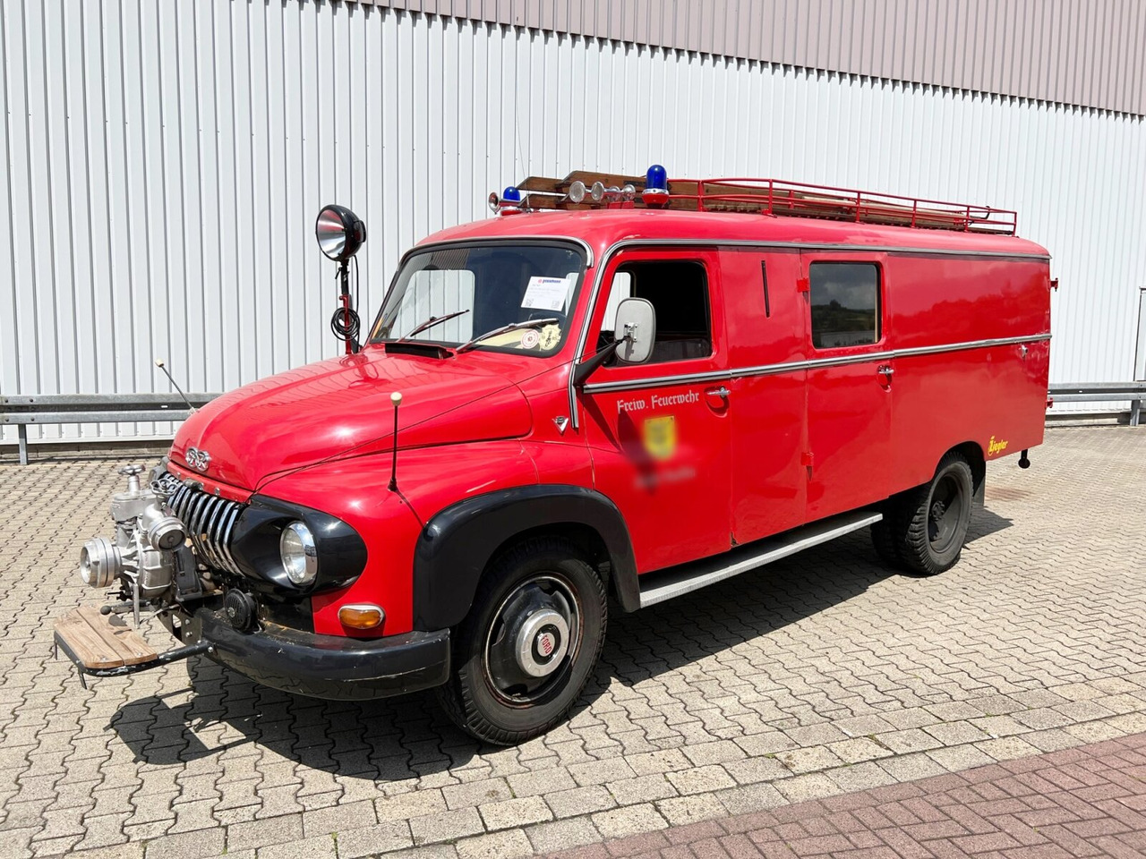Ford FK 2500 4x2 LF8 Feuerwehr FK 2500 4x2 LF8 Feuerwehr - Camion de pompier: photos 1 Ford FK 2500 4x2 LF8 Feuerwehr FK 2500 4x2 LF8 Feuerwehr - Camion de pompier: photos 1