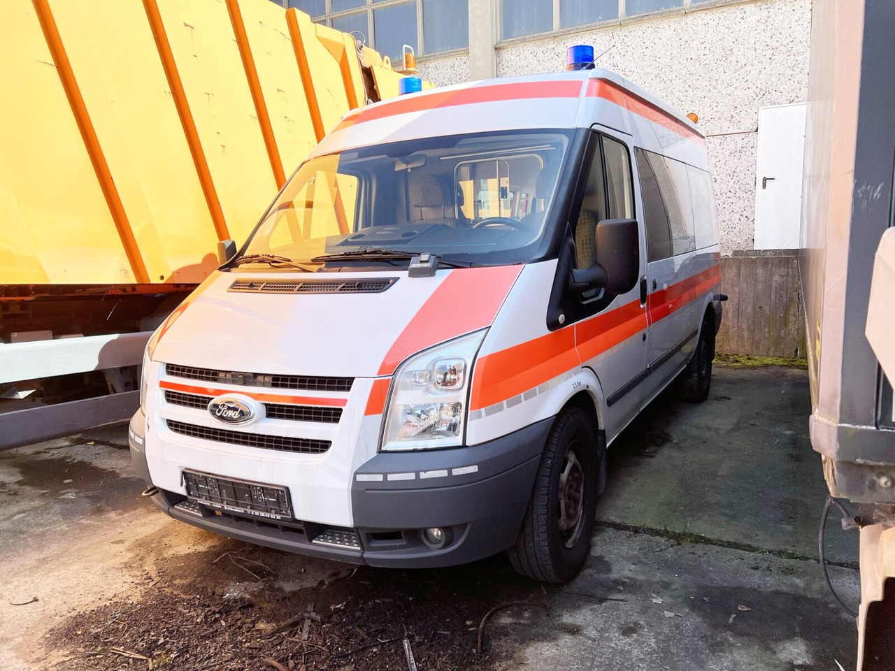 Ford Transit 2.2 TDCI 4x2 Transit 2.2 TDCI 4x2, Krankentransporter - Ambulance: photos 1 Ford Transit 2.2 TDCI 4x2 Transit 2.2 TDCI 4x2, Krankentransporter - Ambulance: photos 1