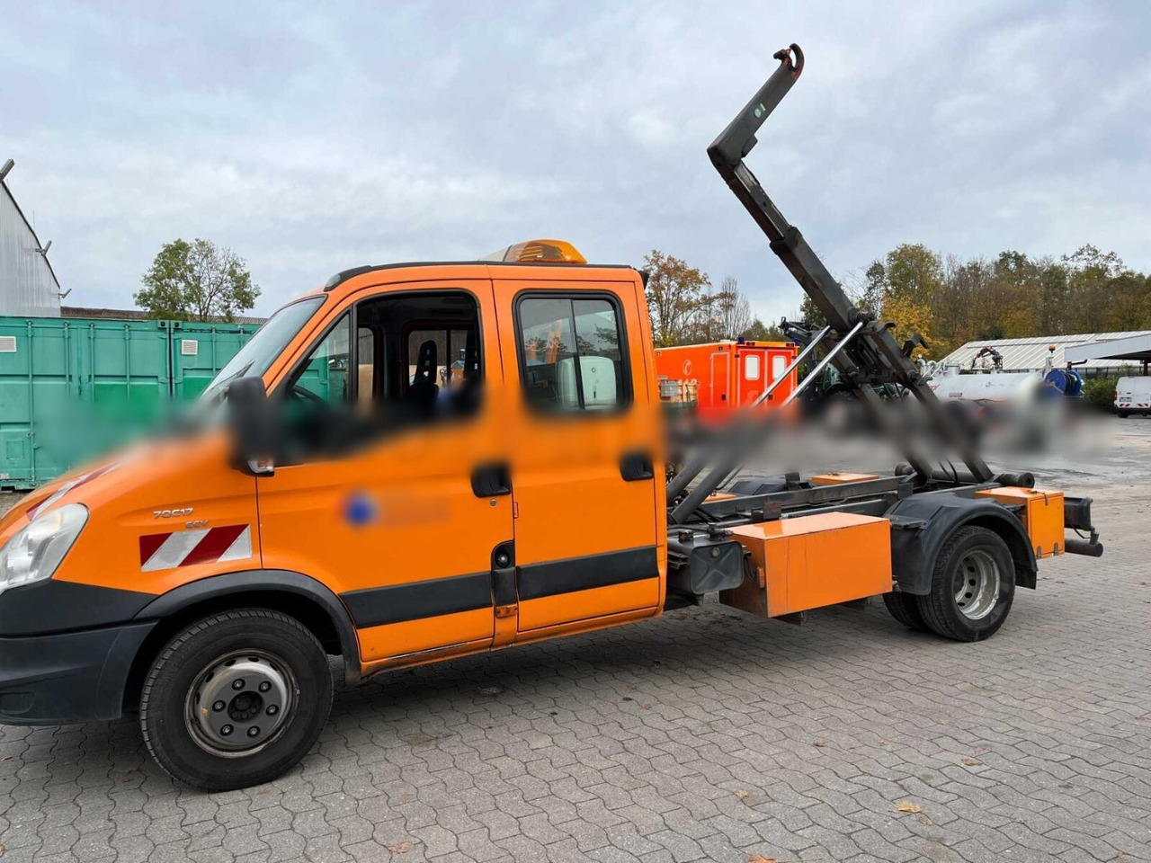 Iveco Daily 70C17 4x2 Doka Daily 70C17 4x2 Doka, EEV, Werkzeugschränke, City-Abroller - Camion ampliroll: photos 1 Iveco Daily 70C17 4x2 Doka Daily 70C17 4x2 Doka, EEV, Werkzeugschränke, City-Abroller - Camion ampliroll: photos 1