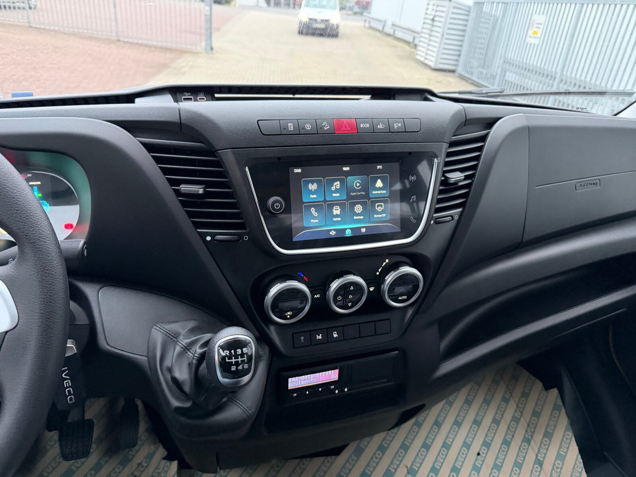 Iveco Daily 72C18H/P DK 4x2 Daily 72C18H/P DK 4x2, Nebenantrieb - Châssis cabine: photos 3 Iveco Daily 72C18H/P DK 4x2 Daily 72C18H/P DK 4x2, Nebenantrieb - Châssis cabine: photos 3