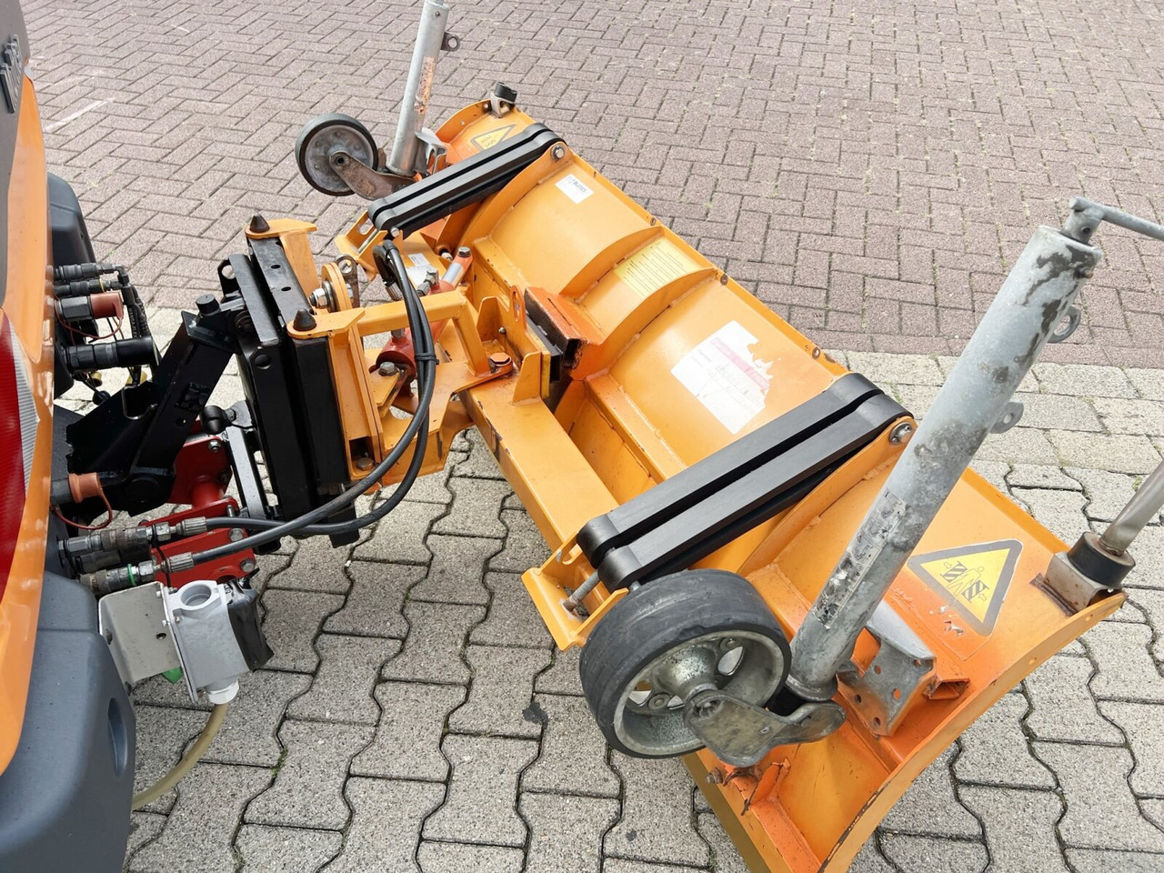 Crédit-bail  M31 4x4 M31 4x4, 3-S-Kipper, Schneepflug, Streuer M31 4x4 M31 4x4, 3-S-Kipper, Schneepflug, Streuer: photos 15
