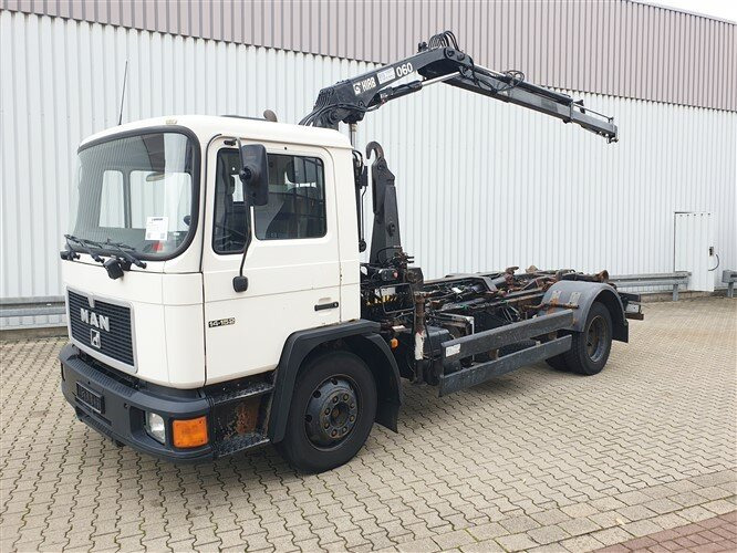 MAN 14.152 F 4x2 BB 14.152 F 4x2 BB mit Kran Hiab 060-2 - Camion ampliroll, Camion grue: photos 1 MAN 14.152 F 4x2 BB 14.152 F 4x2 BB mit Kran Hiab 060-2 - Camion ampliroll, Camion grue: photos 1