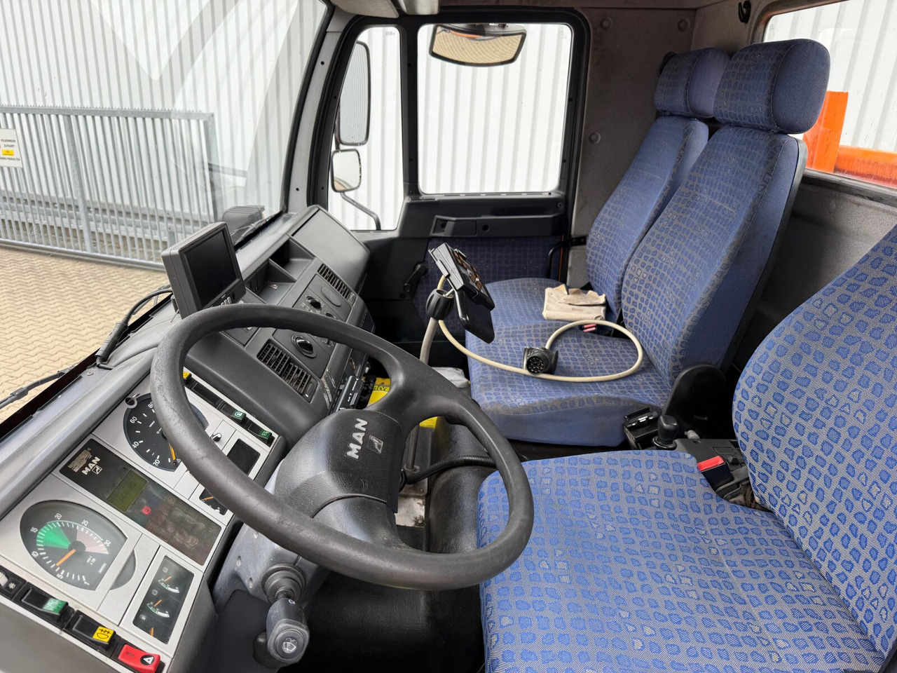 MAN 14.225 LAK 4x4 BB 14.225 LAK 4x4 BB, Winterdienstausstattung - Camion benne: photos 3 MAN 14.225 LAK 4x4 BB 14.225 LAK 4x4 BB, Winterdienstausstattung - Camion benne: photos 3