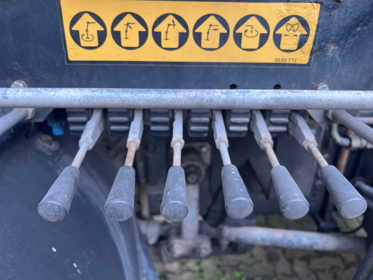 Crédit-bail MAN 25/18.284 6x2-4 LL 25/18.284 6x2-4 LL,Kran HMF 1113 K3, Funk, Retarder MAN 25/18.284 6x2-4 LL 25/18.284 6x2-4 LL,Kran HMF 1113 K3, Funk, Retarder: photos 12 Crédit-bail MAN 25/18.284 6x2-4 LL 25/18.284 6x2-4 LL,Kran HMF 1113 K3, Funk, Retarder MAN 25/18.284 6x2-4 LL 25/18.284 6x2-4 LL,Kran HMF 1113 K3, Funk, Retarder: photos 12