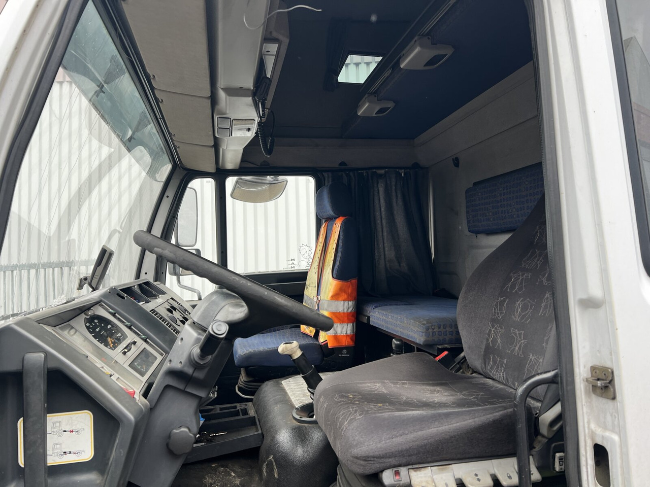 MAN LE 14.280 4x2 L LE 14.280 4x2 L, Maschinentransporter, 2x AHK - Camion plateau: photos 4 MAN LE 14.280 4x2 L LE 14.280 4x2 L, Maschinentransporter, 2x AHK - Camion plateau: photos 4