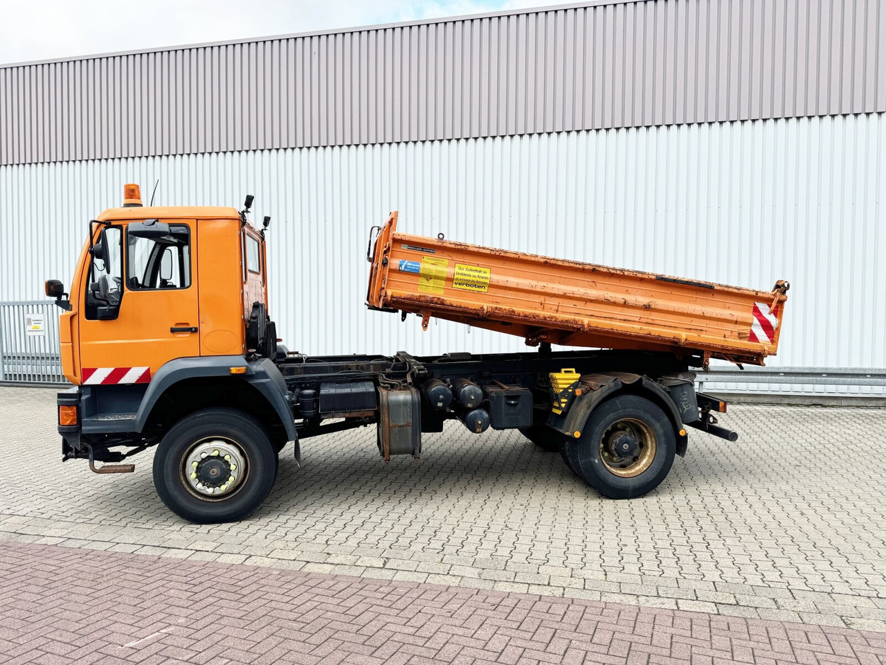 MAN LE 18.280 4X4 BB LE 18.280 4X4 BB, Winterdienstausstattung, Grüne Plakette - Camion benne, Camion grue: photos 3 MAN LE 18.280 4X4 BB LE 18.280 4X4 BB, Winterdienstausstattung, Grüne Plakette - Camion benne, Camion grue: photos 3
