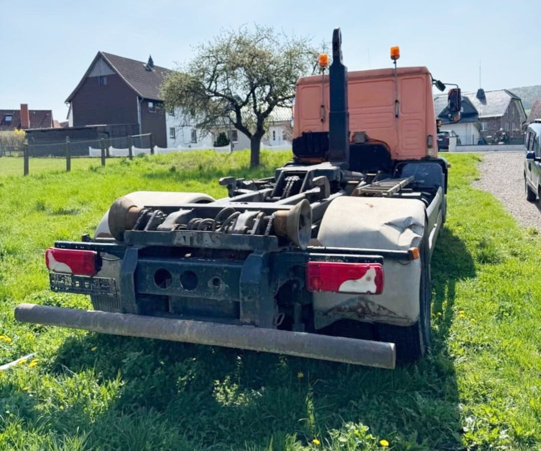 MAN LE 18.280 4x2 LL LE 18.280 4x2 LL, 6-Zylinder, Winterdienstausstattung - Camion ampliroll: photos 3 MAN LE 18.280 4x2 LL LE 18.280 4x2 LL, 6-Zylinder, Winterdienstausstattung - Camion ampliroll: photos 3