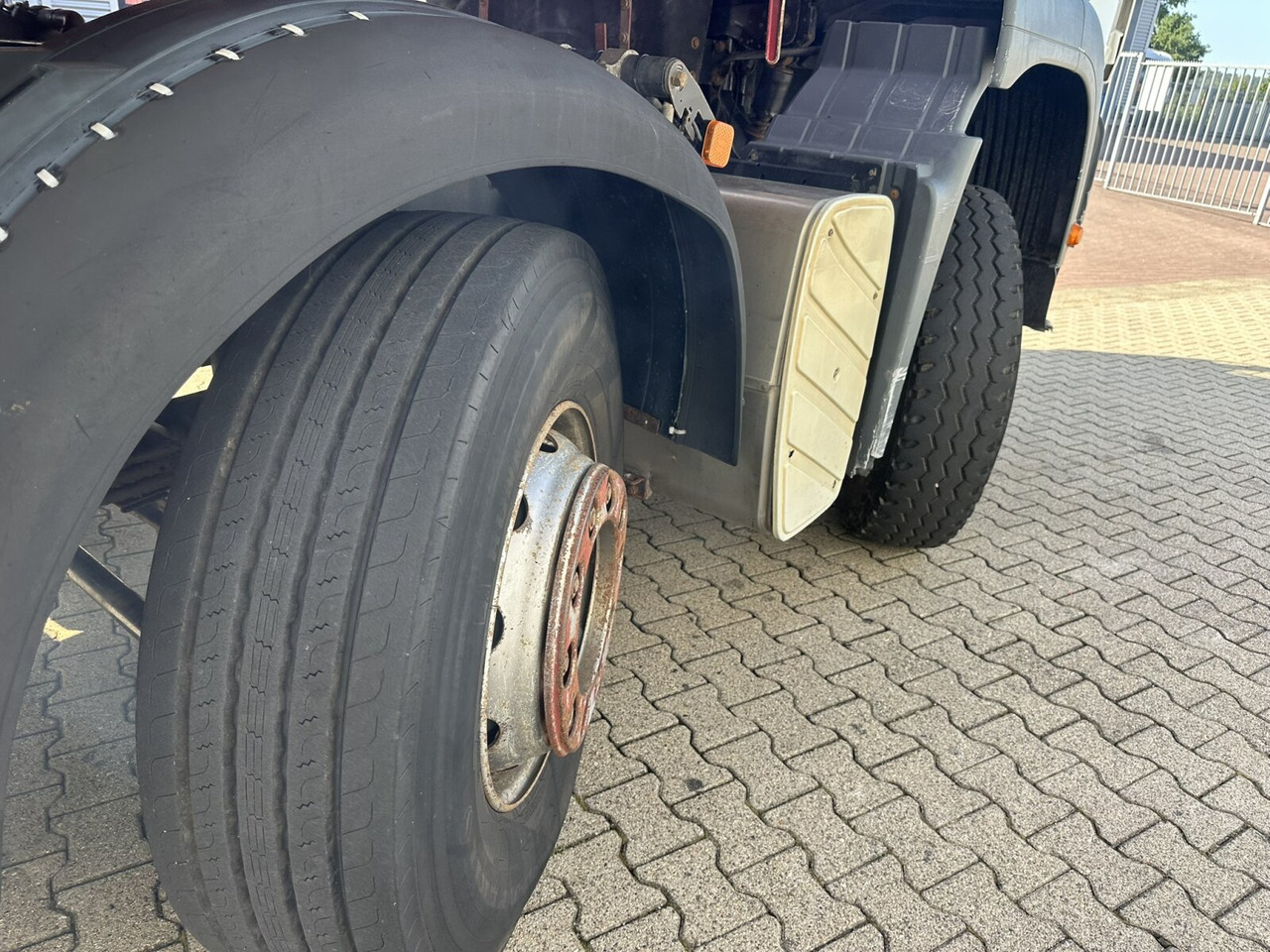 MAN TGA 35.400/440 8x4 BB TGA 35.400/440 8x4 BB - Camion benne: photos 2 MAN TGA 35.400/440 8x4 BB TGA 35.400/440 8x4 BB - Camion benne: photos 2