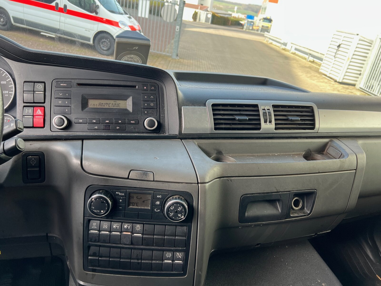 Camion fourgon MAN TGL 12.250/340 4X2 BL TGL 12.250/340 4X2 BL mit Dhollandia LBW, 42 cbm: photos 4