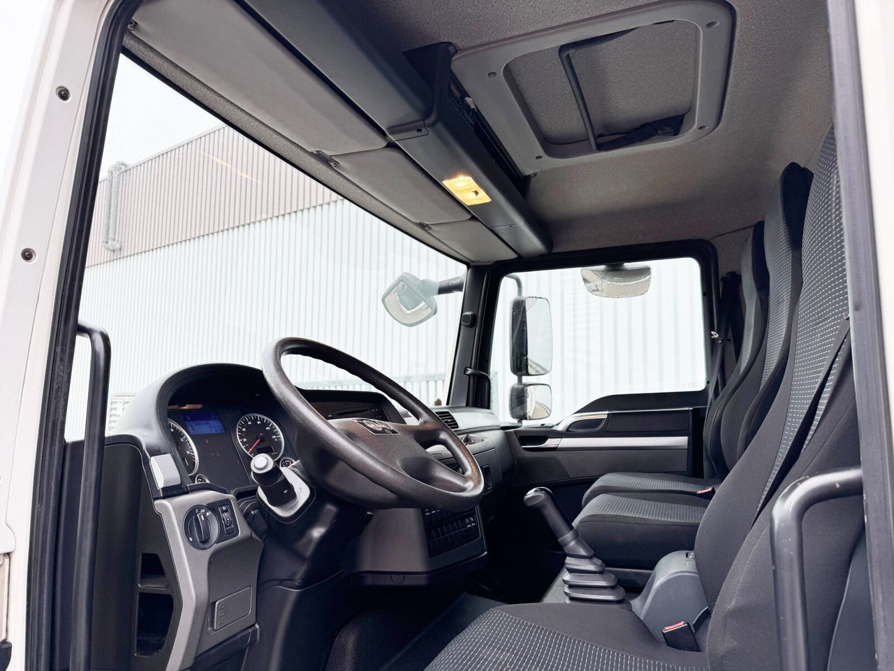 MAN TGL 8.150 4x2 BL TGL 8.150 4x2 BL, Möbelkoffer mit Rolltor - Camion fourgon: photos 4 MAN TGL 8.150 4x2 BL TGL 8.150 4x2 BL, Möbelkoffer mit Rolltor - Camion fourgon: photos 4