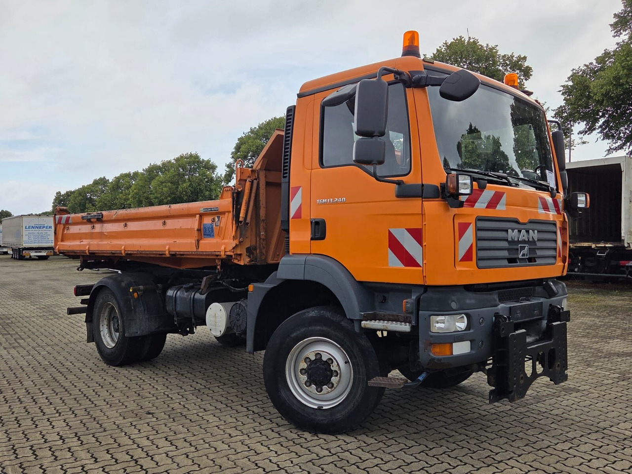MAN TGM 15.240 4X4 BL TGM 15.240 4X4 BL, Winterdienstausstattung - Camion benne: photos 1 MAN TGM 15.240 4X4 BL TGM 15.240 4X4 BL, Winterdienstausstattung - Camion benne: photos 1
