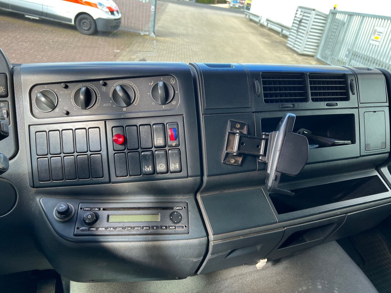 Camion grue, Camion plateau MAN TGM 15.250/340 4X2 BL TGM 15.250/340 4X2 BL mit Kran Palfinger PK 11001: photos 6 Camion grue, Camion plateau MAN TGM 15.250/340 4X2 BL TGM 15.250/340 4X2 BL mit Kran Palfinger PK 11001: photos 6