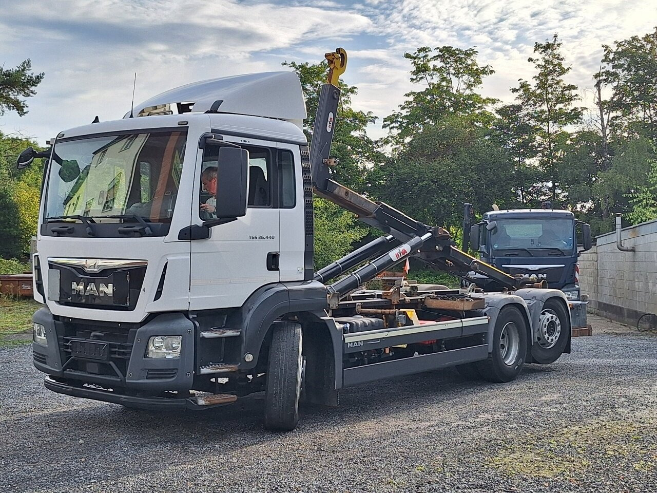 MAN TGS 26.440 6x2-4 BL TGS 26.440 6x2-4 BL, Intarder, Lenk-/Liftachse - Camion ampliroll: photos 1 MAN TGS 26.440 6x2-4 BL TGS 26.440 6x2-4 BL, Intarder, Lenk-/Liftachse - Camion ampliroll: photos 1