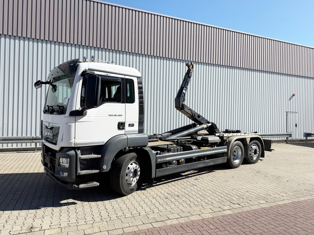 MAN TGS 26.460 6x2-4 BL TGS 26.460 6x2-4 BL, Lenk-/Liftachse, Motorabtrieb - Camion ampliroll: photos 1 MAN TGS 26.460 6x2-4 BL TGS 26.460 6x2-4 BL, Lenk-/Liftachse, Motorabtrieb - Camion ampliroll: photos 1