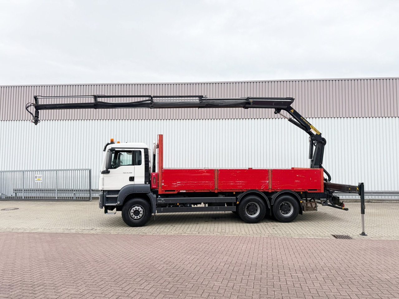 MAN TGS 33.400 6x4 BB TGS 33.400 6x4 BB, Navi, Heckkran PK18002-EH C, Funk - Camion grue, Camion plateau: photos 2 MAN TGS 33.400 6x4 BB TGS 33.400 6x4 BB, Navi, Heckkran PK18002-EH C, Funk - Camion grue, Camion plateau: photos 2
