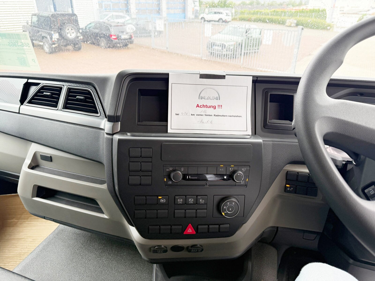 MAN TGS 33.440 6x6 BB CH RHD TGS 33.440 6x6 BB CH RHD, Euro2, Rechtslenker, Einzelbereifung - Châssis cabine: photos 3 MAN TGS 33.440 6x6 BB CH RHD TGS 33.440 6x6 BB CH RHD, Euro2, Rechtslenker, Einzelbereifung - Châssis cabine: photos 3