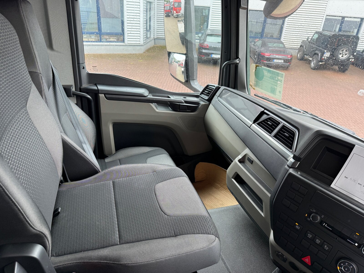 MAN TGS 33.440 6x6 BB CH RHD TGS 33.440 6x6 BB CH RHD, Euro2, Rechtslenker, Einzelbereifung - Châssis cabine: photos 5 MAN TGS 33.440 6x6 BB CH RHD TGS 33.440 6x6 BB CH RHD, Euro2, Rechtslenker, Einzelbereifung - Châssis cabine: photos 5