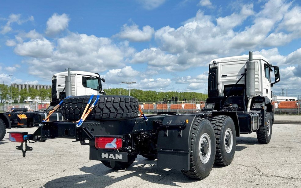 MAN TGS 33.440 6x6 BB CH TGS 33.440 6x6 BB CH, Euro2, Einzelbereifung - Châssis cabine: photos 5 MAN TGS 33.440 6x6 BB CH TGS 33.440 6x6 BB CH, Euro2, Einzelbereifung - Châssis cabine: photos 5