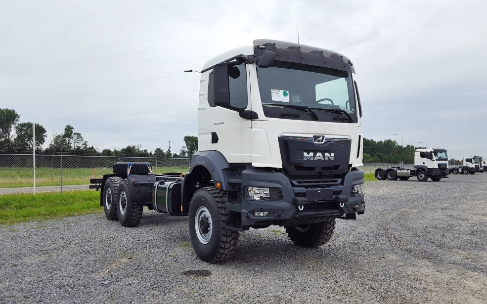 MAN TGS 33.440 6x6 BB CH TGS 33.440 6x6 BB CH, Euro2, Einzelbereifung - Châssis cabine: photos 3 MAN TGS 33.440 6x6 BB CH TGS 33.440 6x6 BB CH, Euro2, Einzelbereifung - Châssis cabine: photos 3