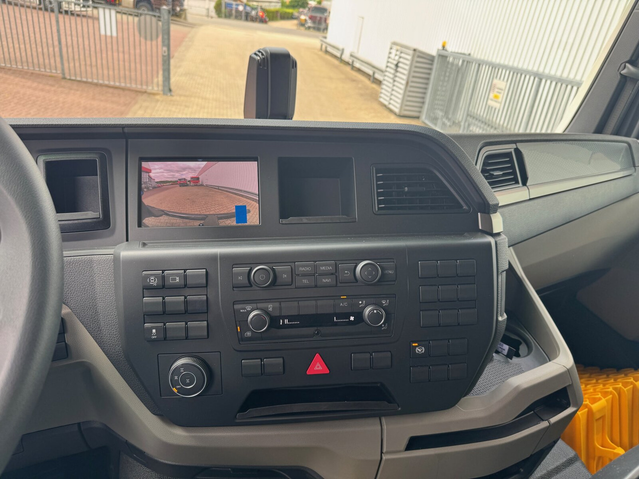 MAN TGS 33.480 6x6 BB CH TGS 33.480 6x6 BB CH, Hohe Bauart, Nebenantrieb - Châssis cabine: photos 3 MAN TGS 33.480 6x6 BB CH TGS 33.480 6x6 BB CH, Hohe Bauart, Nebenantrieb - Châssis cabine: photos 3