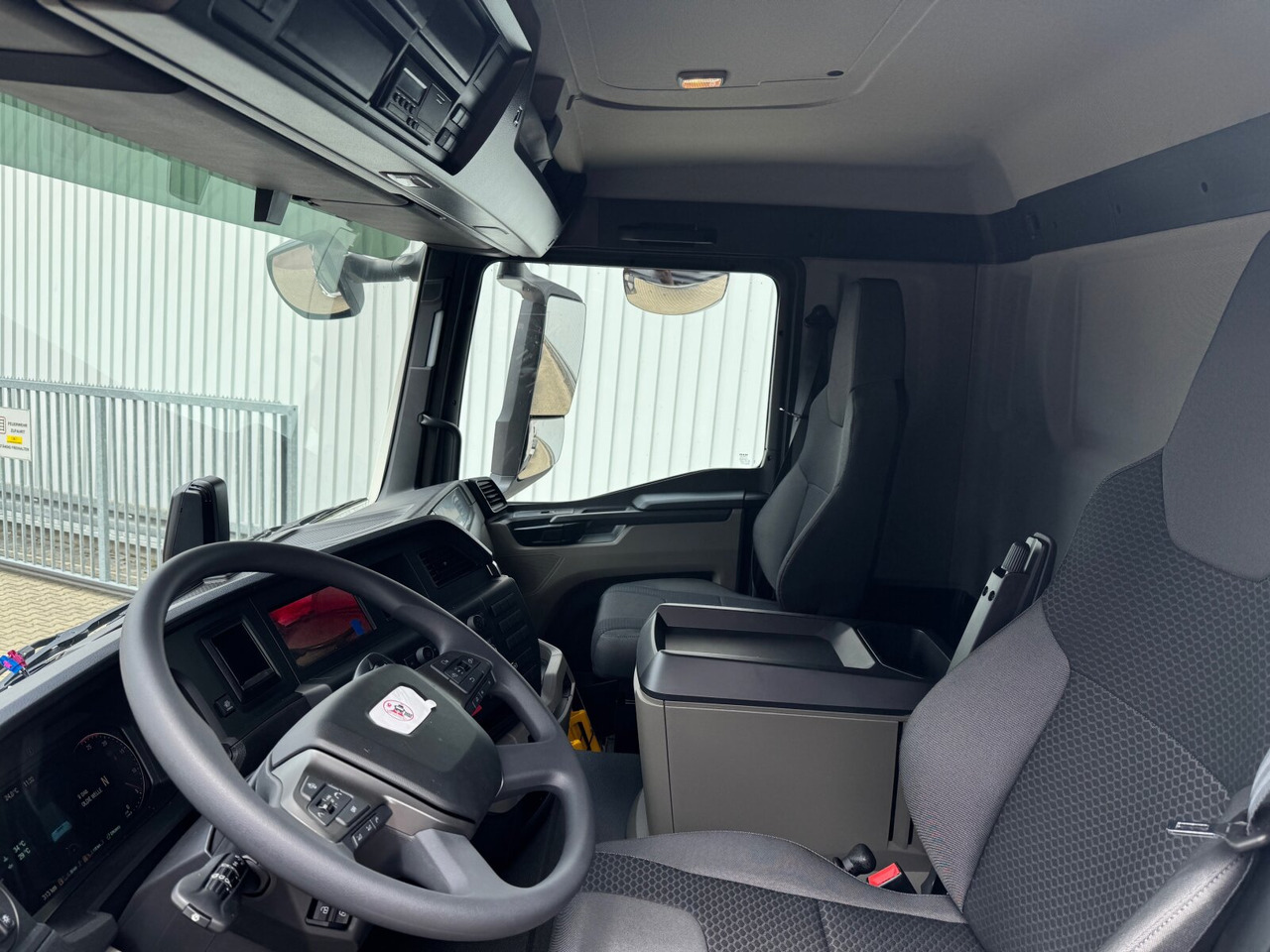 MAN TGS 33.480 6x6 BB CH TGS 33.480 6x6 BB CH, Hohe Bauart, Nebenantrieb - Camion benne: photos 2 MAN TGS 33.480 6x6 BB CH TGS 33.480 6x6 BB CH, Hohe Bauart, Nebenantrieb - Camion benne: photos 2