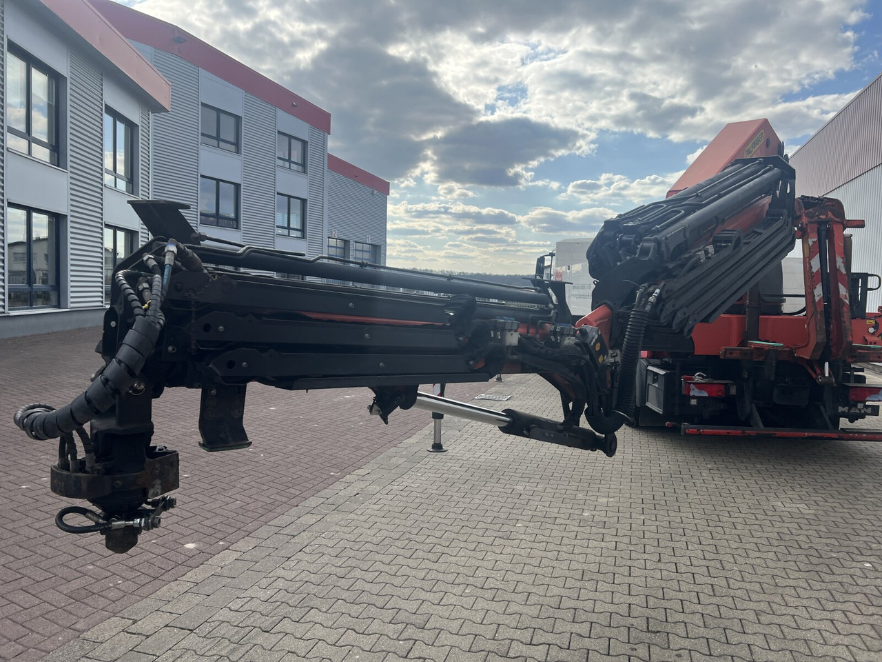 MAN TGS 35.440 8x4 BL TGS 35.440 8x4 BL, Navi, Heckkran Palfinger PK42002 SH-F + Jip PJ 060 B, 24,9m-730kg, Funk - Camion grue, Camion plateau: photos 3 MAN TGS 35.440 8x4 BL TGS 35.440 8x4 BL, Navi, Heckkran Palfinger PK42002 SH-F + Jip PJ 060 B, 24,9m-730kg, Funk - Camion grue, Camion plateau: photos 3