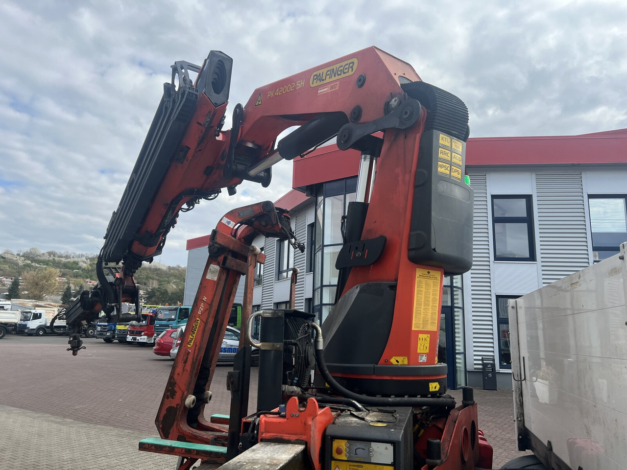 MAN TGS 35.440 8x4 BL TGS 35.440 8x4 BL, Navi, Heckkran Palfinger PK42002 SH-F + Jip PJ 060 B, 24,9m-730kg, Funk - Camion grue, Camion plateau: photos 2 MAN TGS 35.440 8x4 BL TGS 35.440 8x4 BL, Navi, Heckkran Palfinger PK42002 SH-F + Jip PJ 060 B, 24,9m-730kg, Funk - Camion grue, Camion plateau: photos 2