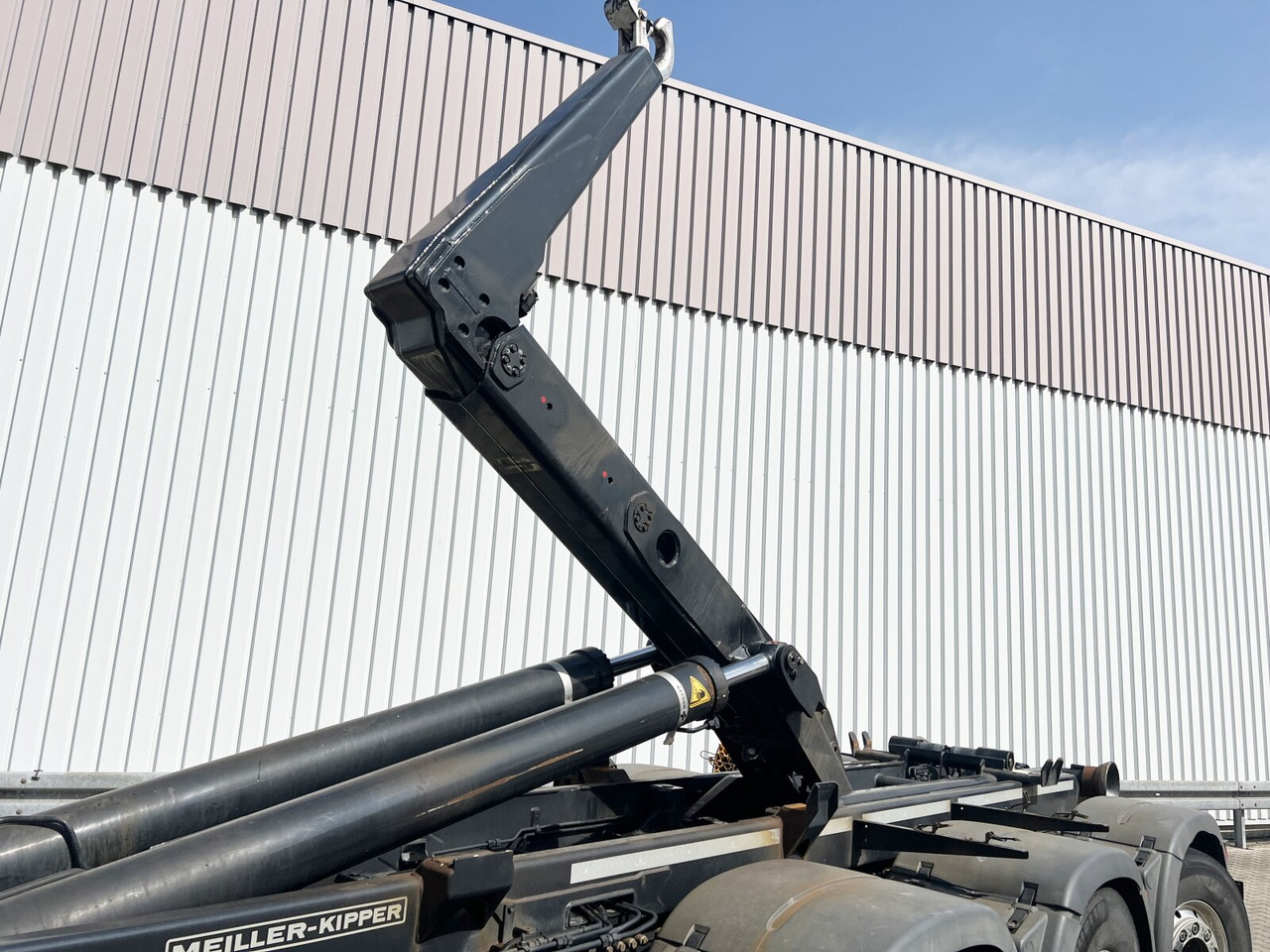 MAN TGS 35.460 8x4-4 BL TGS 35.460 8x4-4 BL, Navi, Motorabtrieb, Lenk-/Liftachse - Camion ampliroll: photos 3 MAN TGS 35.460 8x4-4 BL TGS 35.460 8x4-4 BL, Navi, Motorabtrieb, Lenk-/Liftachse - Camion ampliroll: photos 3