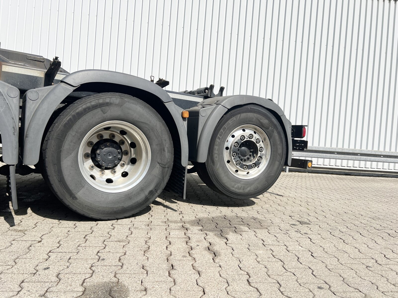 MAN TGS 35.460 8x4-4 BL TGS 35.460 8x4-4 BL, Navi, Motorabtrieb, Lenk-/Liftachse - Camion ampliroll: photos 4 MAN TGS 35.460 8x4-4 BL TGS 35.460 8x4-4 BL, Navi, Motorabtrieb, Lenk-/Liftachse - Camion ampliroll: photos 4