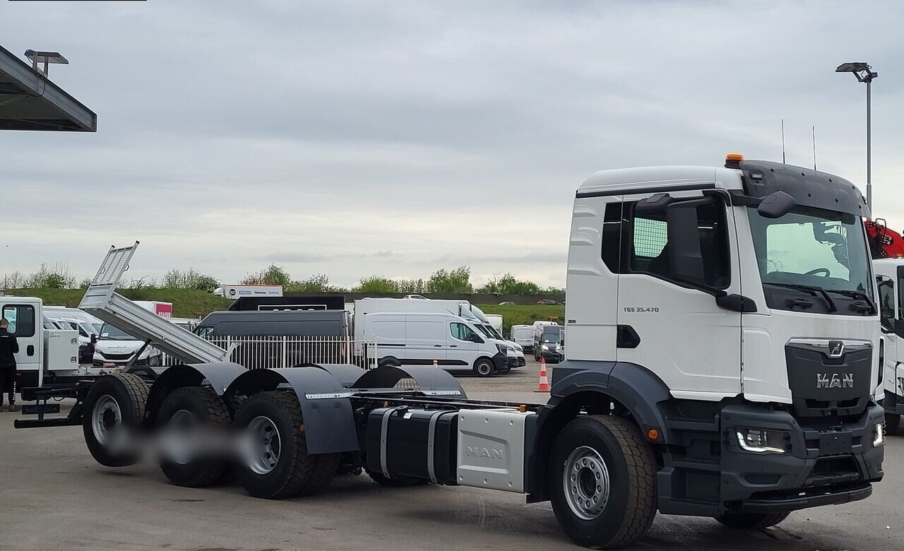 MAN TGS 35.470 8x4-4 BL TGS 35.470 8x4-4 BL, Lenk-/Liftachse, Navi, Nebenantrieb - Châssis cabine: photos 2 MAN TGS 35.470 8x4-4 BL TGS 35.470 8x4-4 BL, Lenk-/Liftachse, Navi, Nebenantrieb - Châssis cabine: photos 2