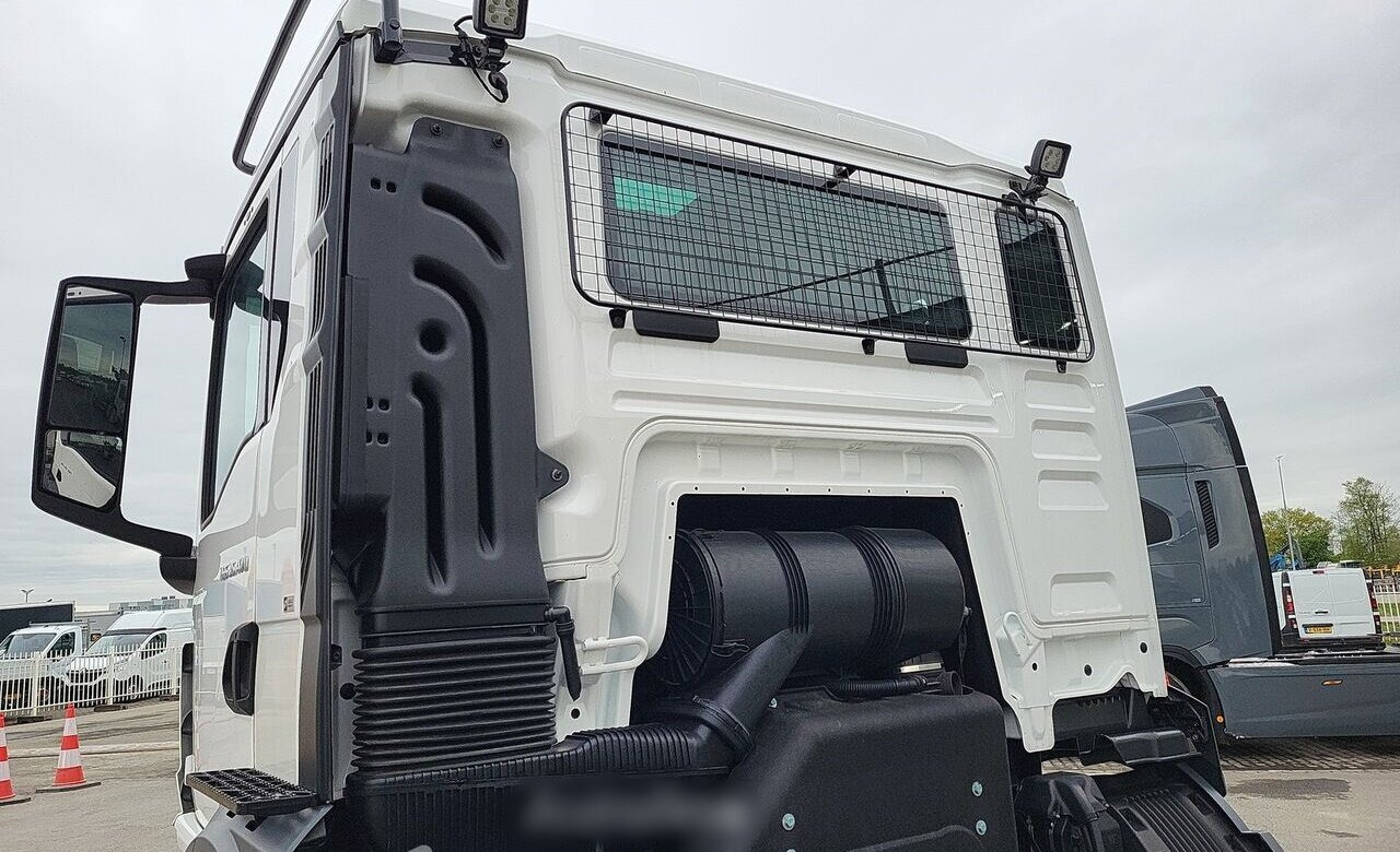 MAN TGS 35.470 8x4-4 BL TGS 35.470 8x4-4 BL, Lenk-/Liftachse, Navi, Nebenantrieb - Châssis cabine: photos 5 MAN TGS 35.470 8x4-4 BL TGS 35.470 8x4-4 BL, Lenk-/Liftachse, Navi, Nebenantrieb - Châssis cabine: photos 5