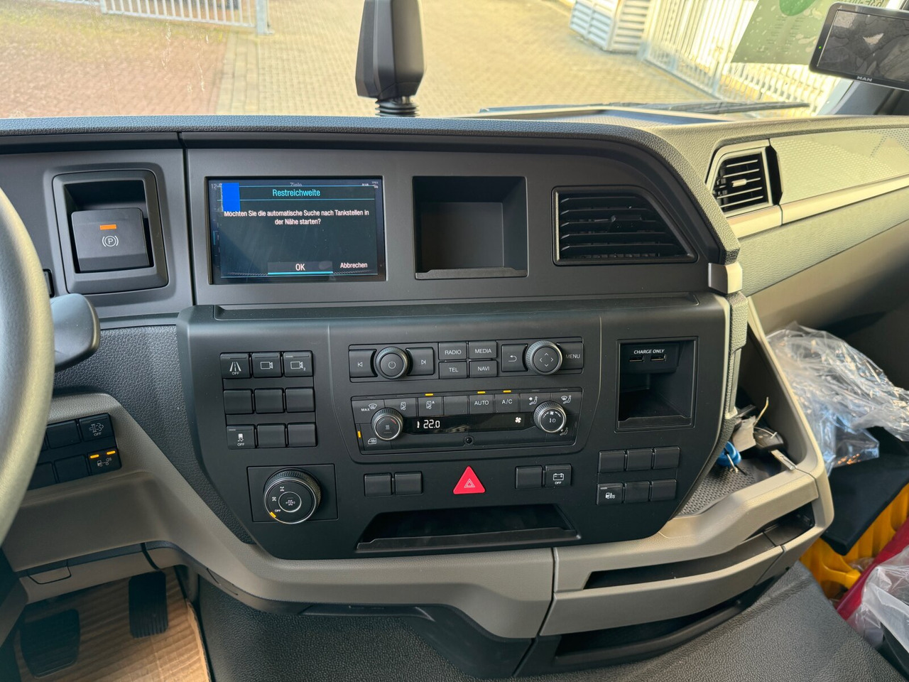 MAN TGS 35.480 8x6H BL CH TGS 35.480 8x6H BL CH, HydroDrive, Navi, Nebenantrieb - Châssis cabine: photos 5 MAN TGS 35.480 8x6H BL CH TGS 35.480 8x6H BL CH, HydroDrive, Navi, Nebenantrieb - Châssis cabine: photos 5