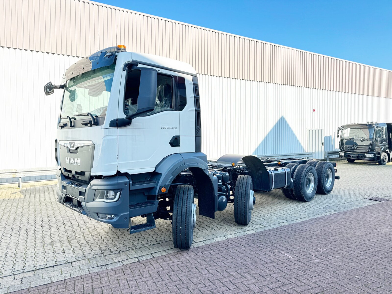 MAN TGS 35.480 8x6H BL CH TGS 35.480 8x6H BL CH, HydroDrive, Navi, Nebenantrieb - Châssis cabine: photos 1 MAN TGS 35.480 8x6H BL CH TGS 35.480 8x6H BL CH, HydroDrive, Navi, Nebenantrieb - Châssis cabine: photos 1