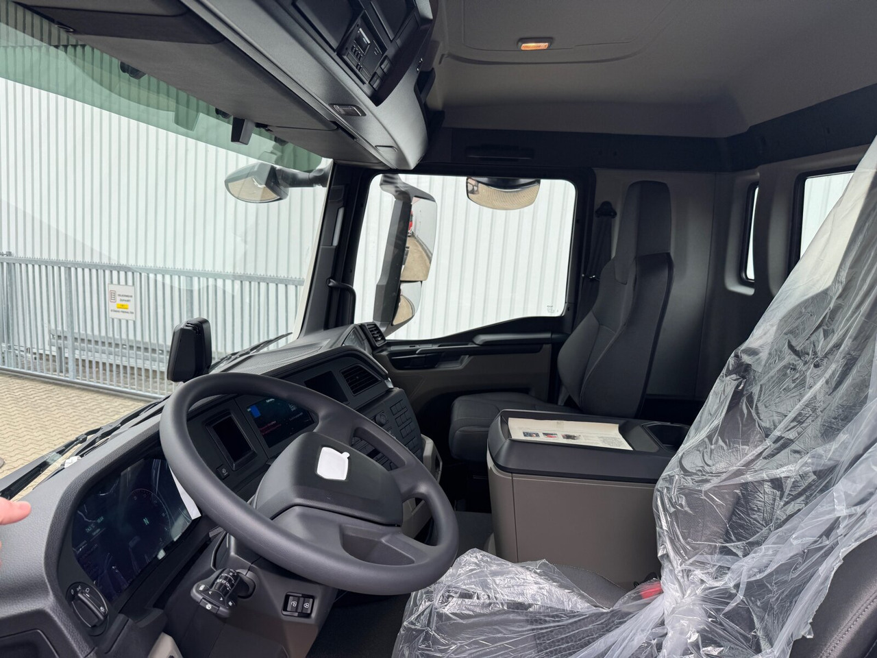MAN TGS 35.480 8x8 BB CH TGS 35.480 8x8 BB CH, Hohe Bauart, Nebenantrieb - Camion benne: photos 3 MAN TGS 35.480 8x8 BB CH TGS 35.480 8x8 BB CH, Hohe Bauart, Nebenantrieb - Camion benne: photos 3