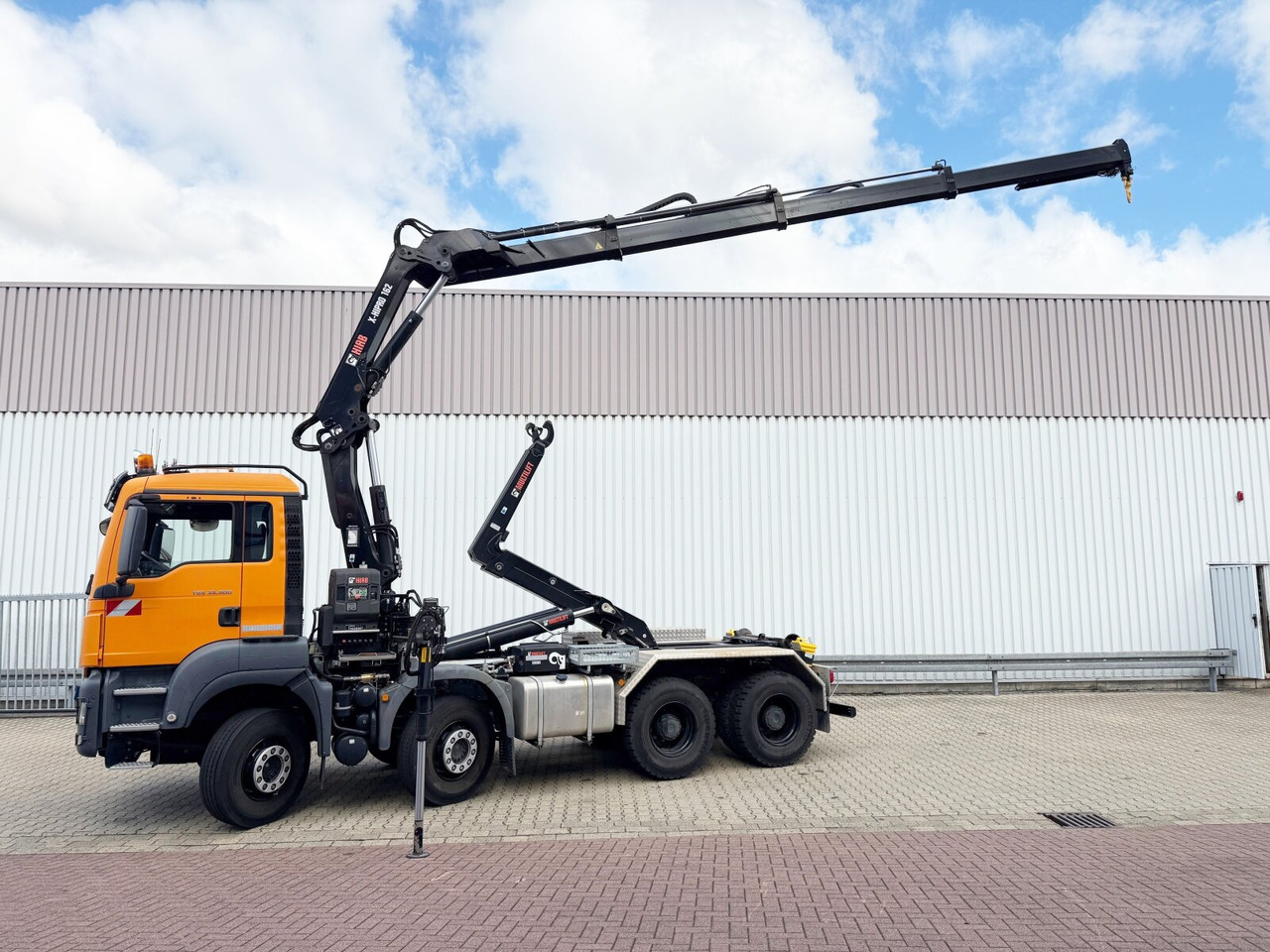 MAN TGS 35.500 8x4 BB TGS 35.500 8x4 BB mit Kran Hiab X-HiPro 162 E-3, absetzbar, Funk - Camion ampliroll, Camion grue: photos 2 MAN TGS 35.500 8x4 BB TGS 35.500 8x4 BB mit Kran Hiab X-HiPro 162 E-3, absetzbar, Funk - Camion ampliroll, Camion grue: photos 2