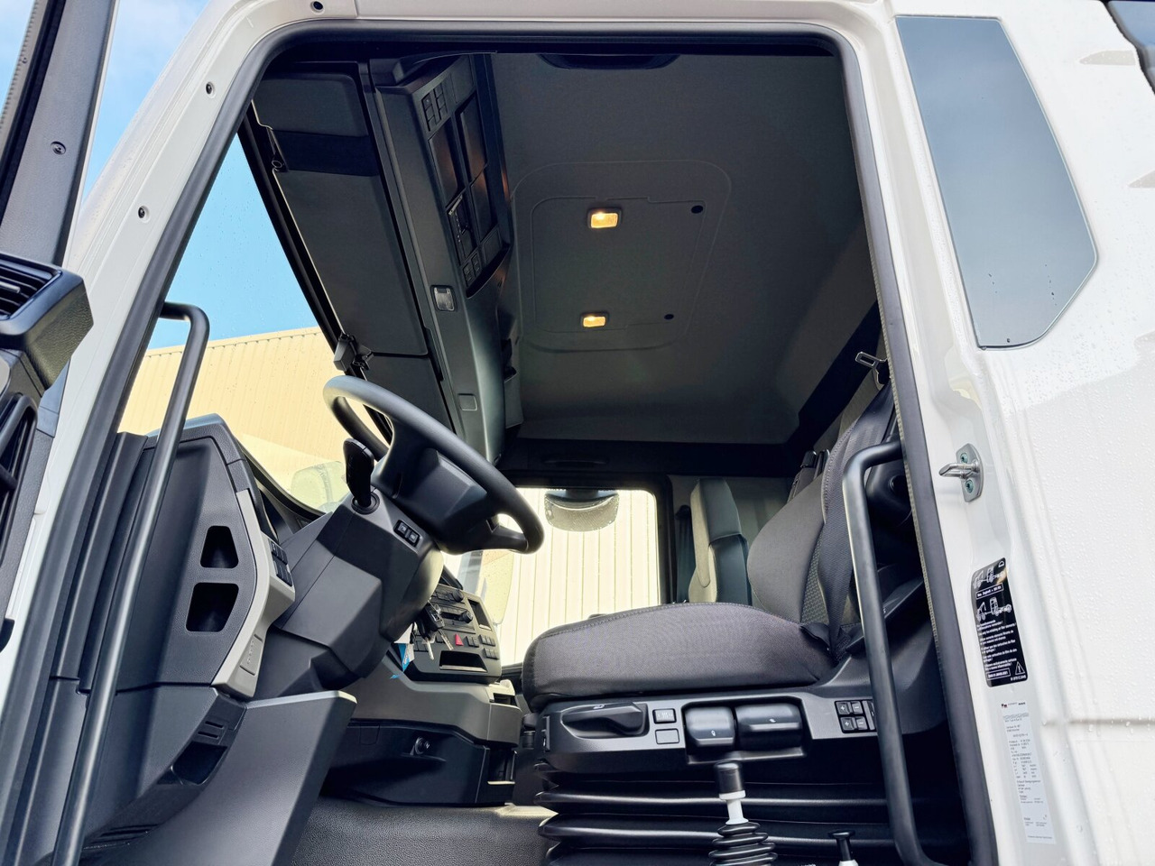 MAN TGS 41.440/480 8x4 BB TGS 41.440/480 8x4 BB, 5x VORHANDEN, Meiller Stahlmulde 18m³ - Tombereau: photos 4 MAN TGS 41.440/480 8x4 BB TGS 41.440/480 8x4 BB, 5x VORHANDEN, Meiller Stahlmulde 18m³ - Tombereau: photos 4