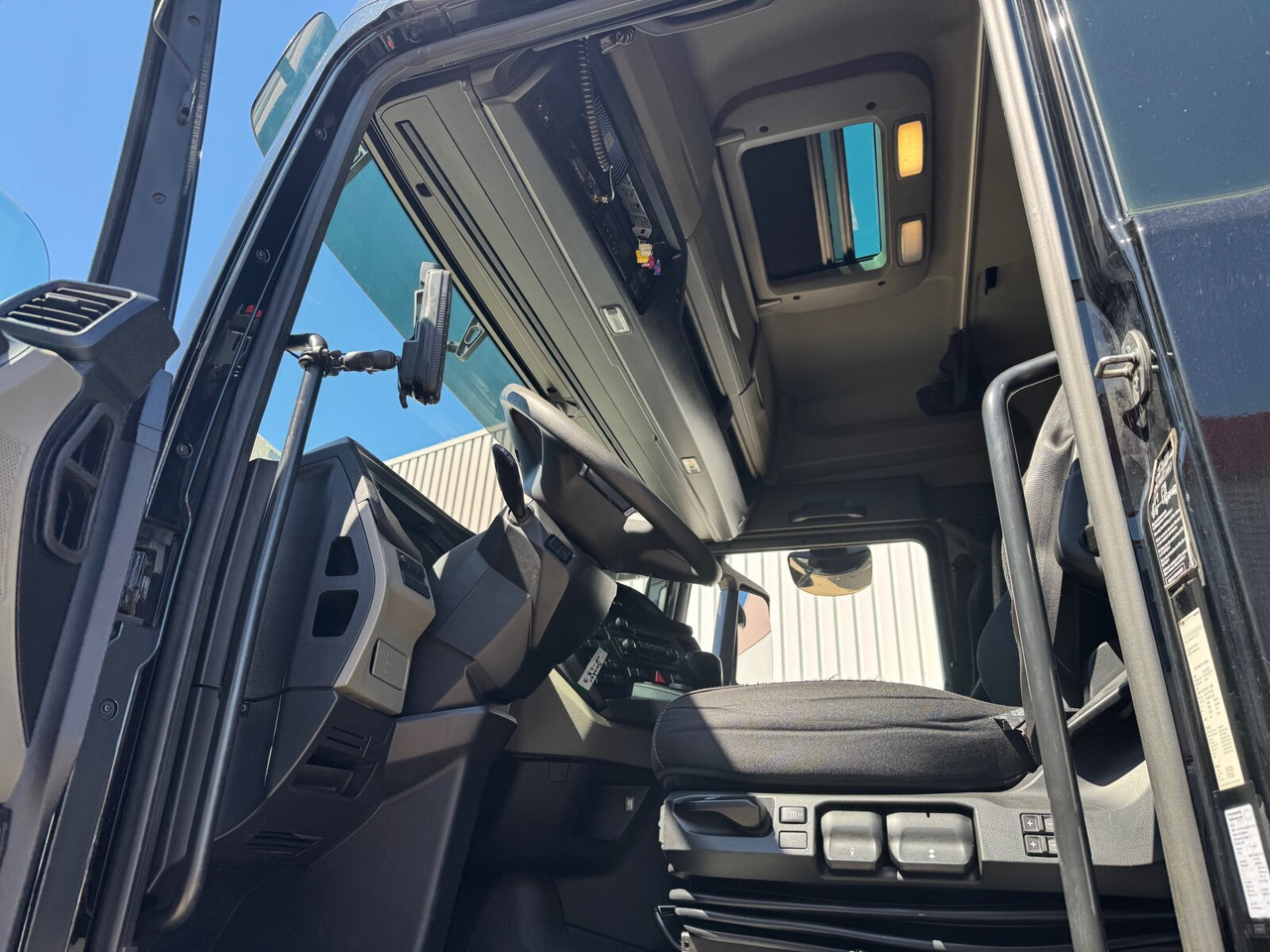 MAN TGX 26.510 6X2-4 BL TGX 26.510 6X2-4 BL, Lenk-/Liftachse, Funk - Camion ampliroll: photos 4 MAN TGX 26.510 6X2-4 BL TGX 26.510 6X2-4 BL, Lenk-/Liftachse, Funk - Camion ampliroll: photos 4