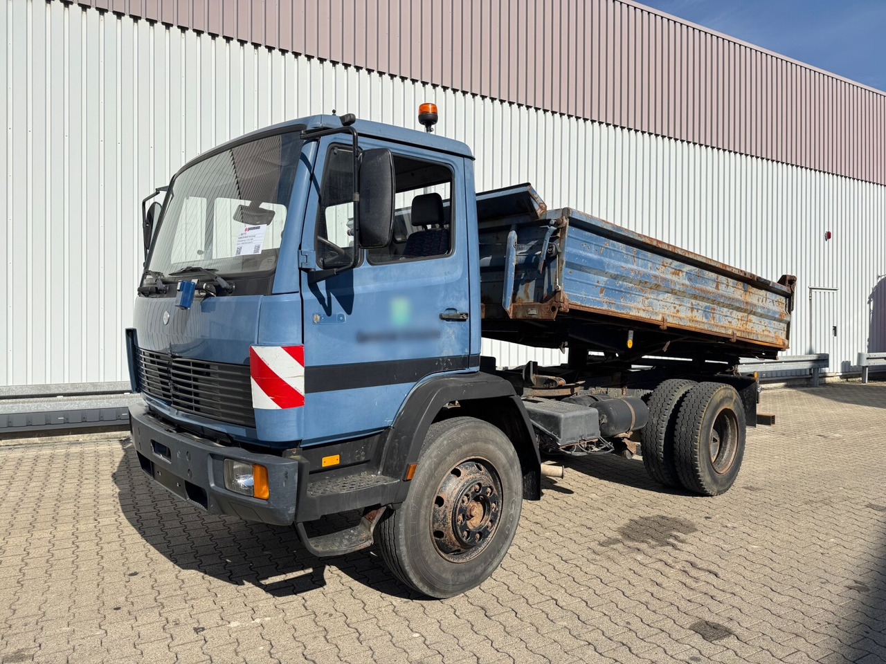 Mercedes-Benz 1314 K 4x2 1314 K 4x2, 6-Zylinder Motor, 2x AHK - Camion benne: photos 1 Mercedes-Benz 1314 K 4x2 1314 K 4x2, 6-Zylinder Motor, 2x AHK - Camion benne: photos 1