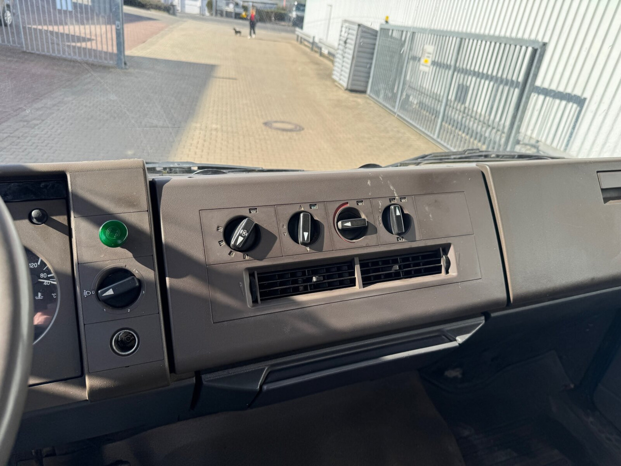 Mercedes-Benz 1314 K 4x2 1314 K 4x2, 6-Zylinder Motor, 2x AHK - Camion benne: photos 5 Mercedes-Benz 1314 K 4x2 1314 K 4x2, 6-Zylinder Motor, 2x AHK - Camion benne: photos 5